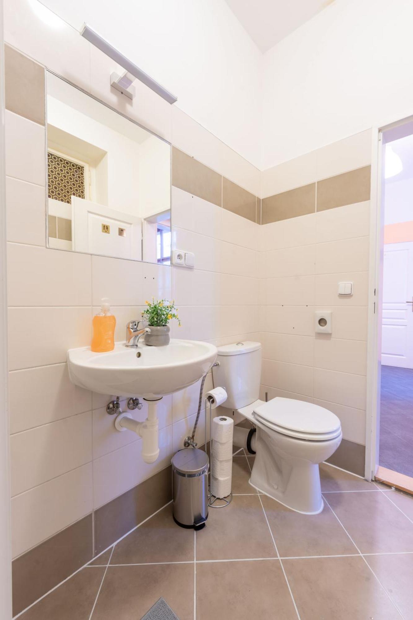 Stellar Female Hostel Prague Ngoại thất bức ảnh